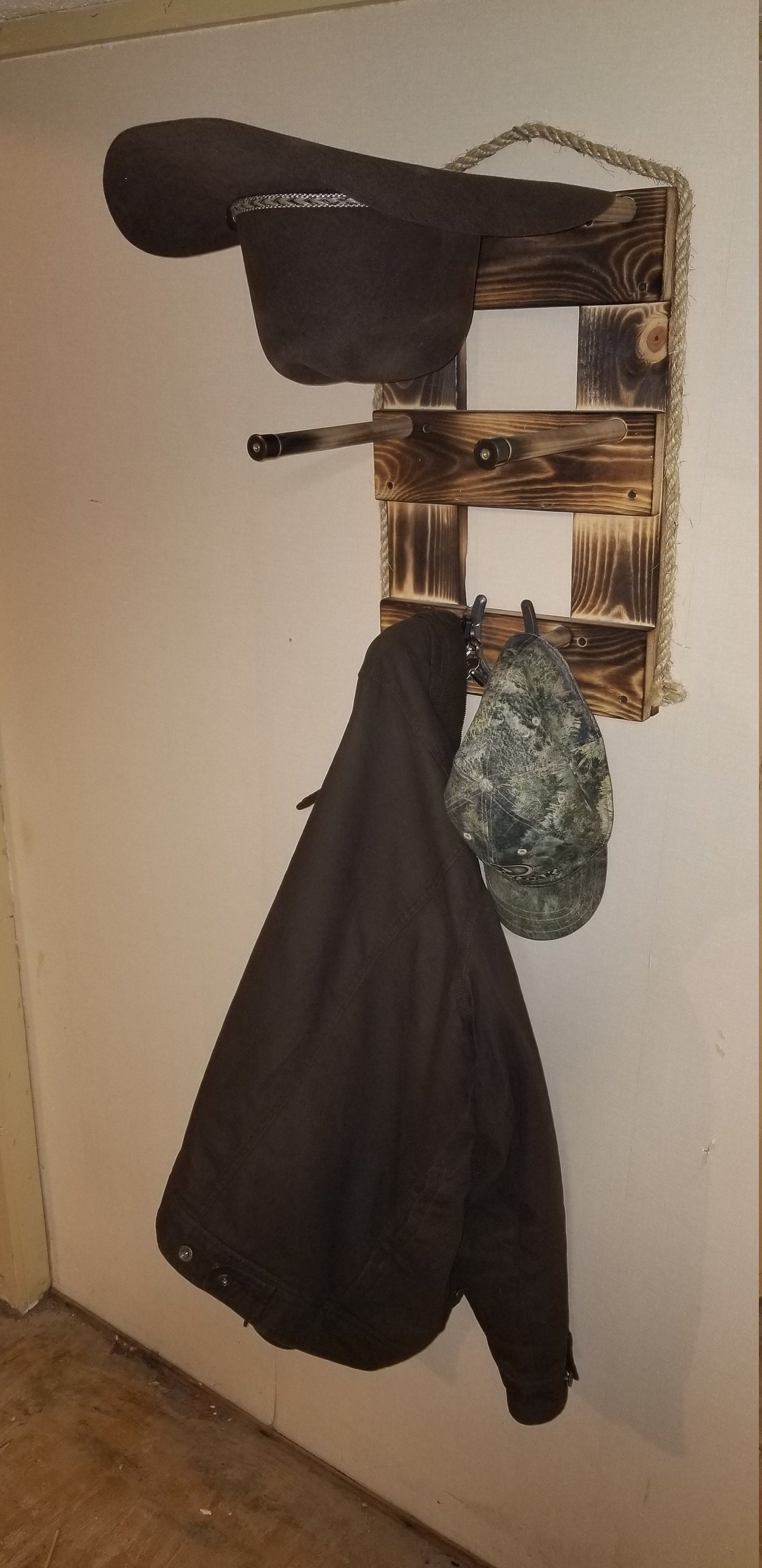 2V - Cowboy Hat Rack - 2 Hat Vertical